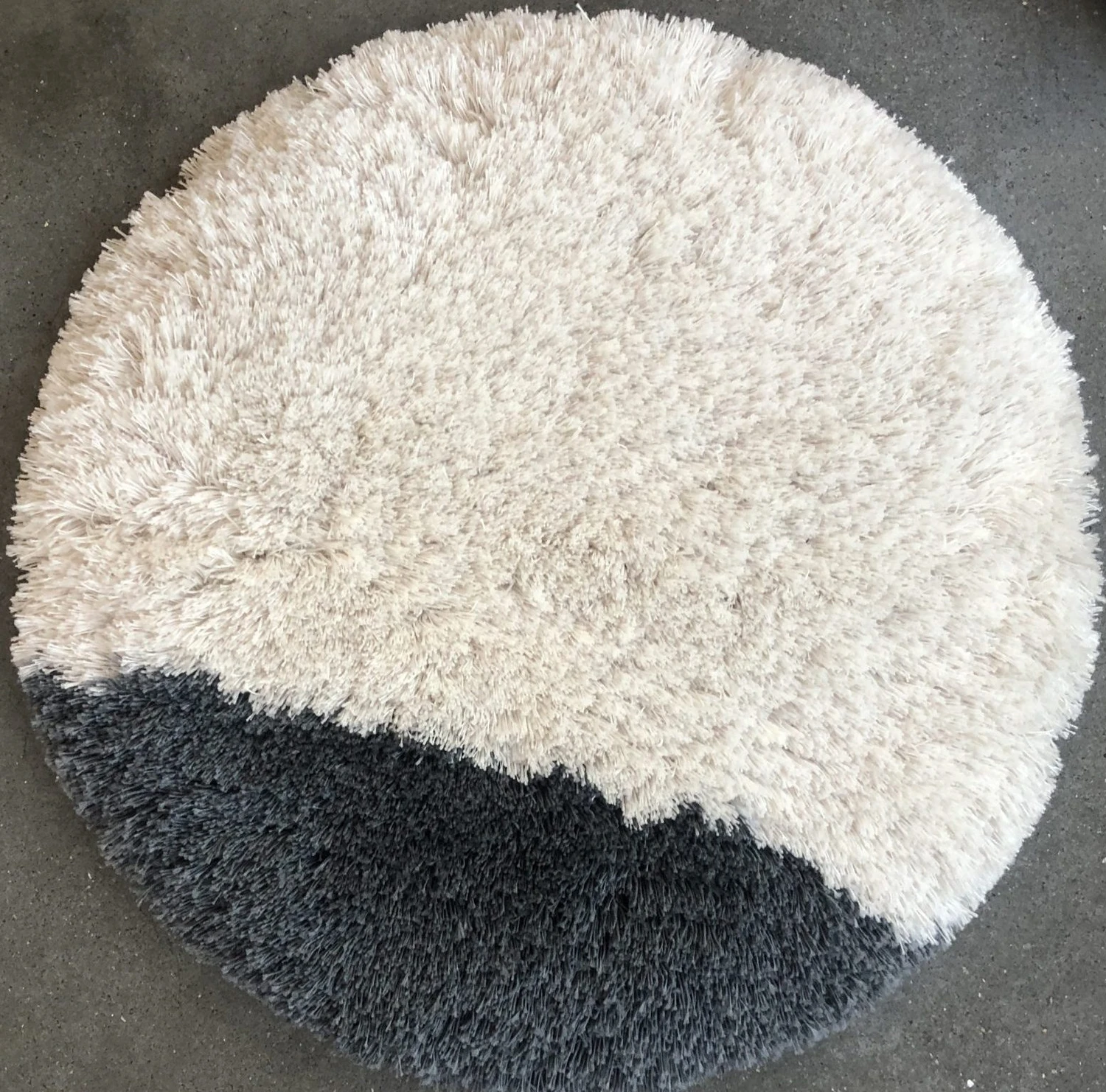 A Round Rug (Surmer 45): 1
